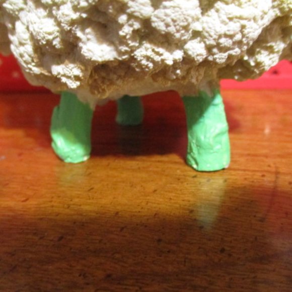 Califlower Sheep Ornament - Picture 3 of 3